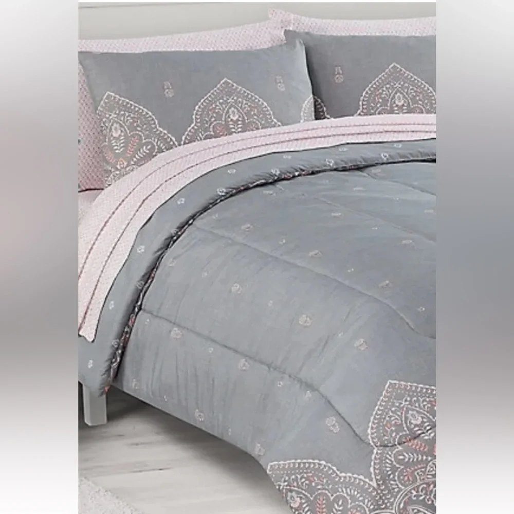 New King Size 9 Pc The Big One® Evelyn Paisley Reversible Comforter Set w/Sheets